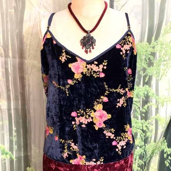 "Victoria's Secret" Navy Velvet Floral Cami- M/L - Picture 3 of 8